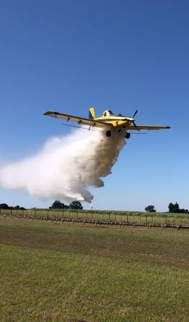 Aeronave em manutenção pela AMCC
